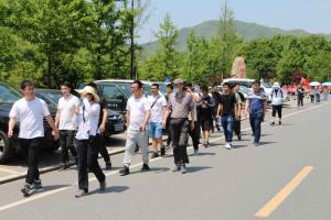 踐行“兩山”理念，彰顯青春風(fēng)采 ——房總集團團委組織開展“五四”