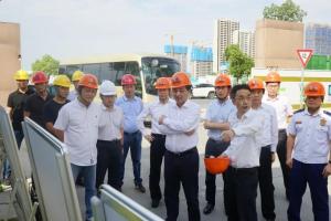市委常委、常務(wù)副市長(zhǎng)楊六順一行調(diào)研公司壟上花苑項(xiàng)目施工安全情況
